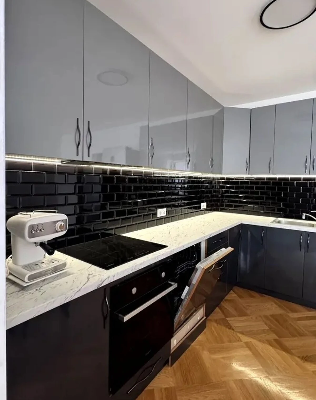 2-кімнатна квартира, Каскад: кухня-студія 22,5 м², дизайнерський ремонт - фото 1