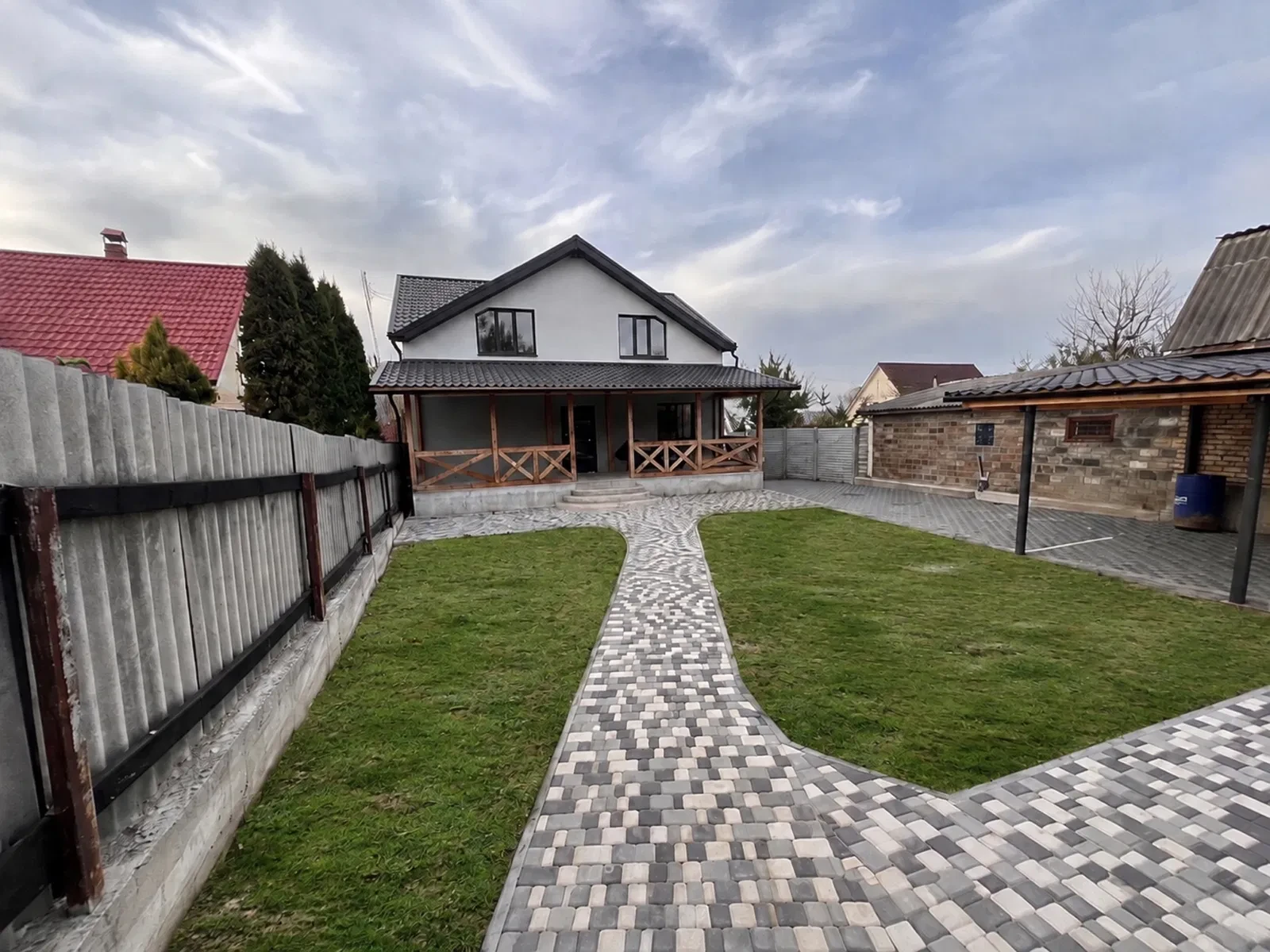 Будинок, Бобриця: тераса 30 м², підвал-укриття, навіс на 2 авто - фото 2