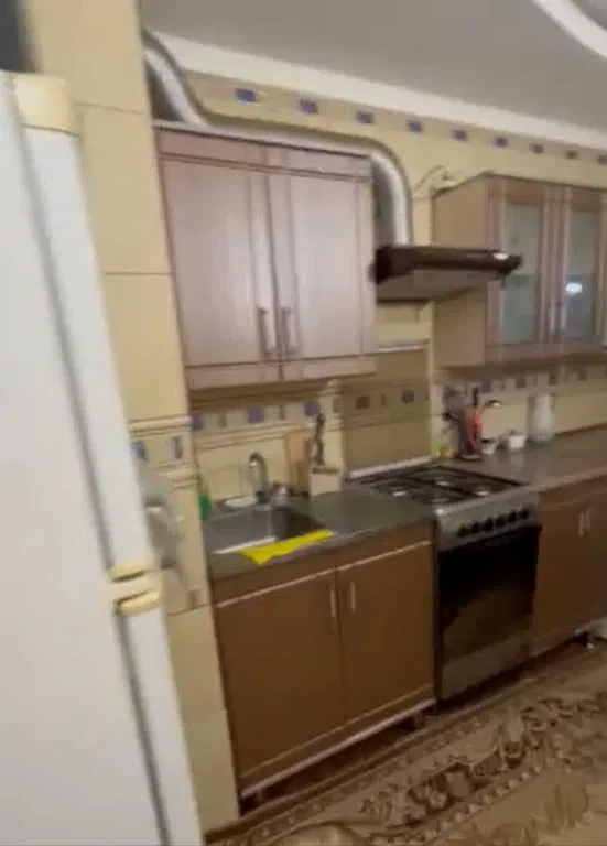 3-кімнатна квартира на Комкова: дві лоджії, окремі кімнати - фото 1
