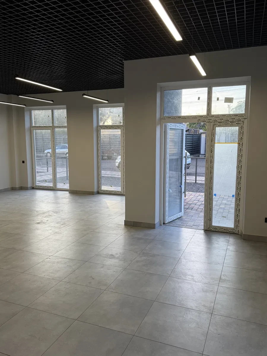 Помещение, Калиновка: фасадное, террасы 24 м², автономный генератор - фото 1