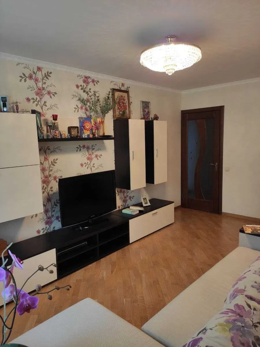 3-кімнатна квартира, Печерський: метро Деміївська, 2 балкони - фото 1