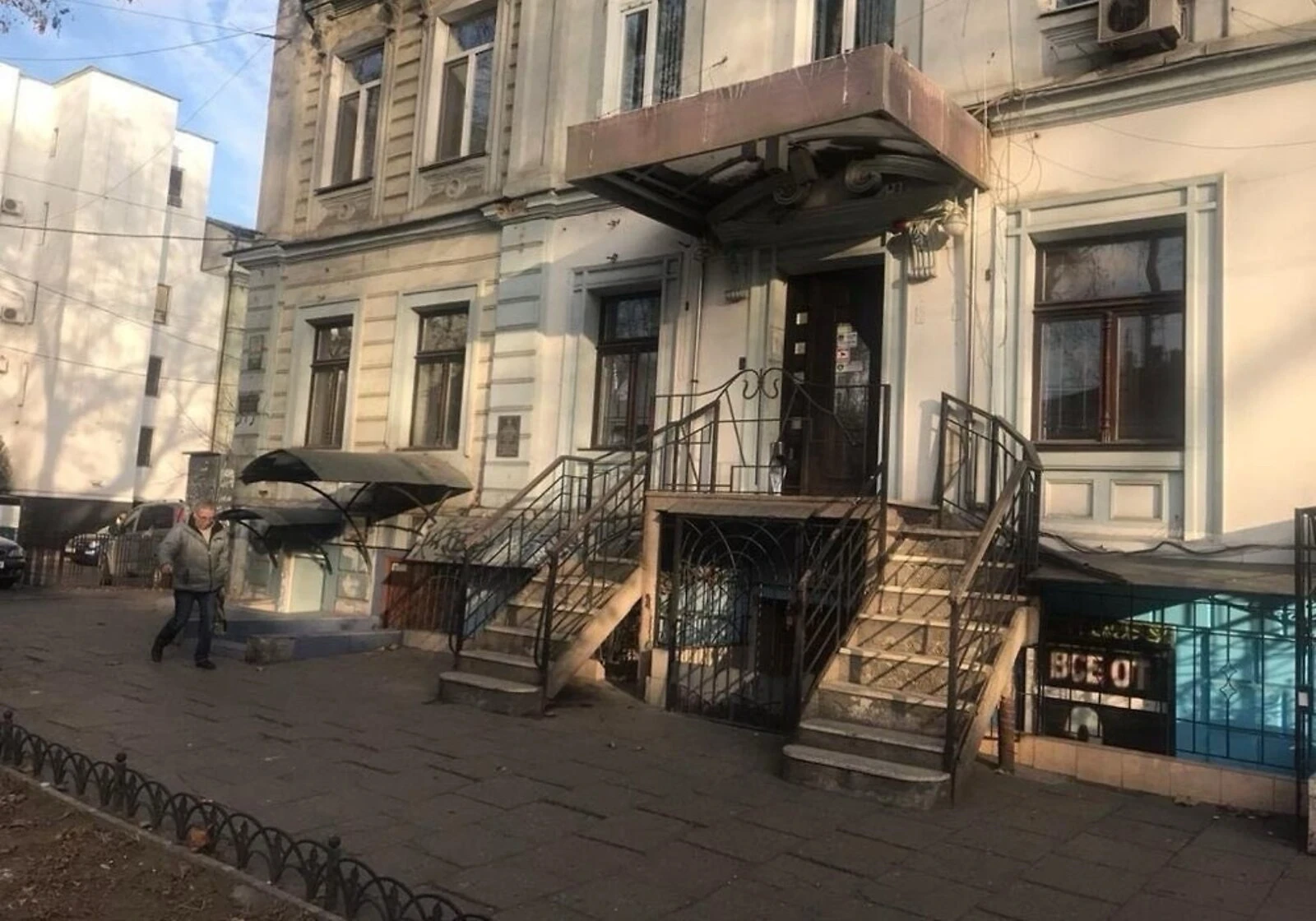 Офіс, Приморський: фасадне, інтернет і опалення без світла - фото 1