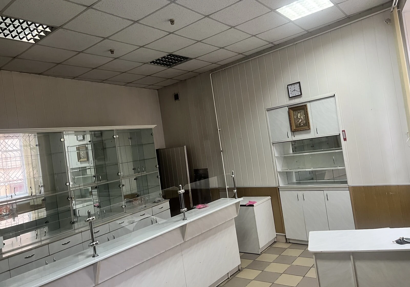 Приміщення, Бучач: захисні ролети на вікнах, фото 3