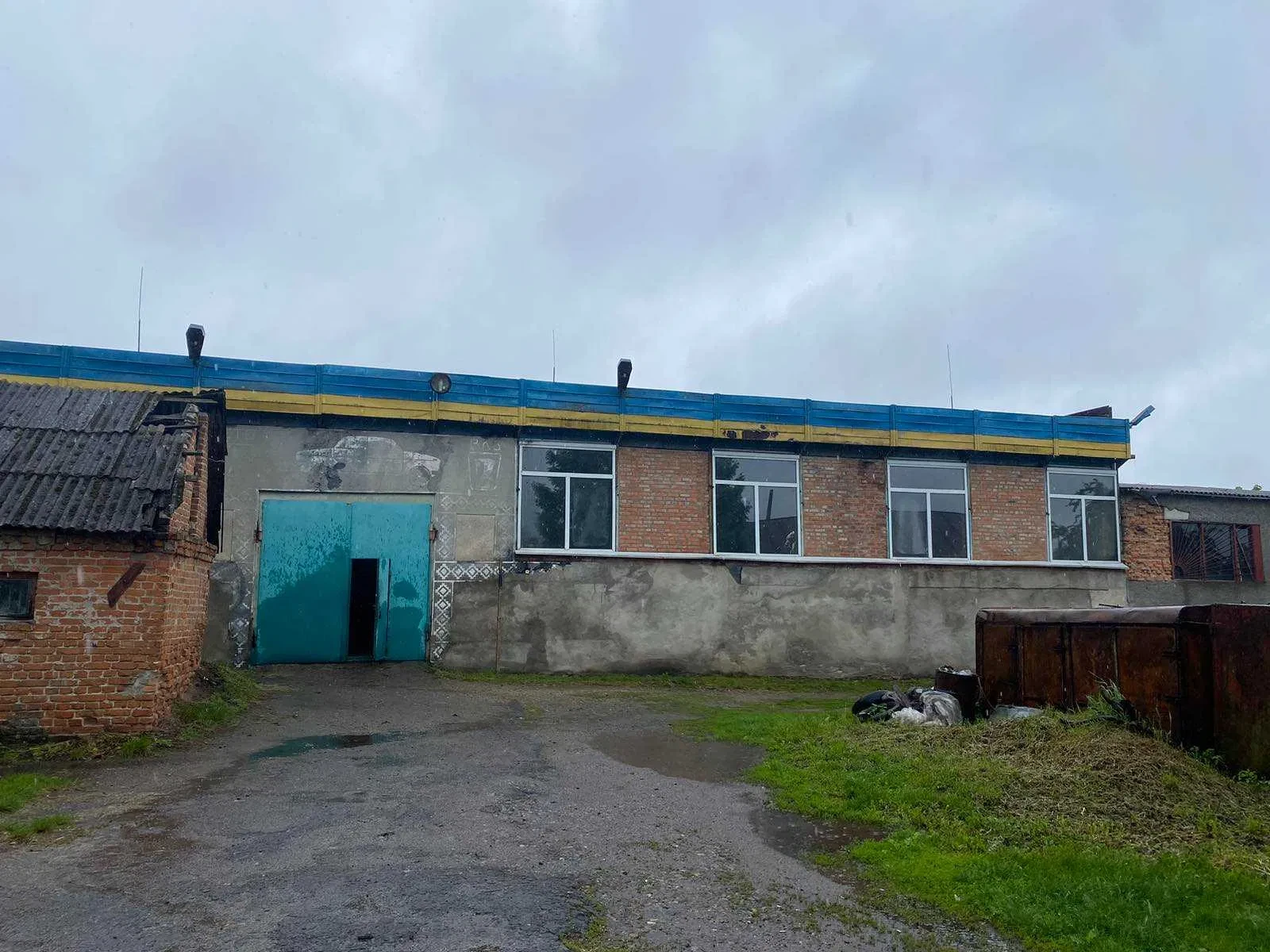 СТО, Юрівка: дві будівлі, 20 соток, траса Н03 - фото 2