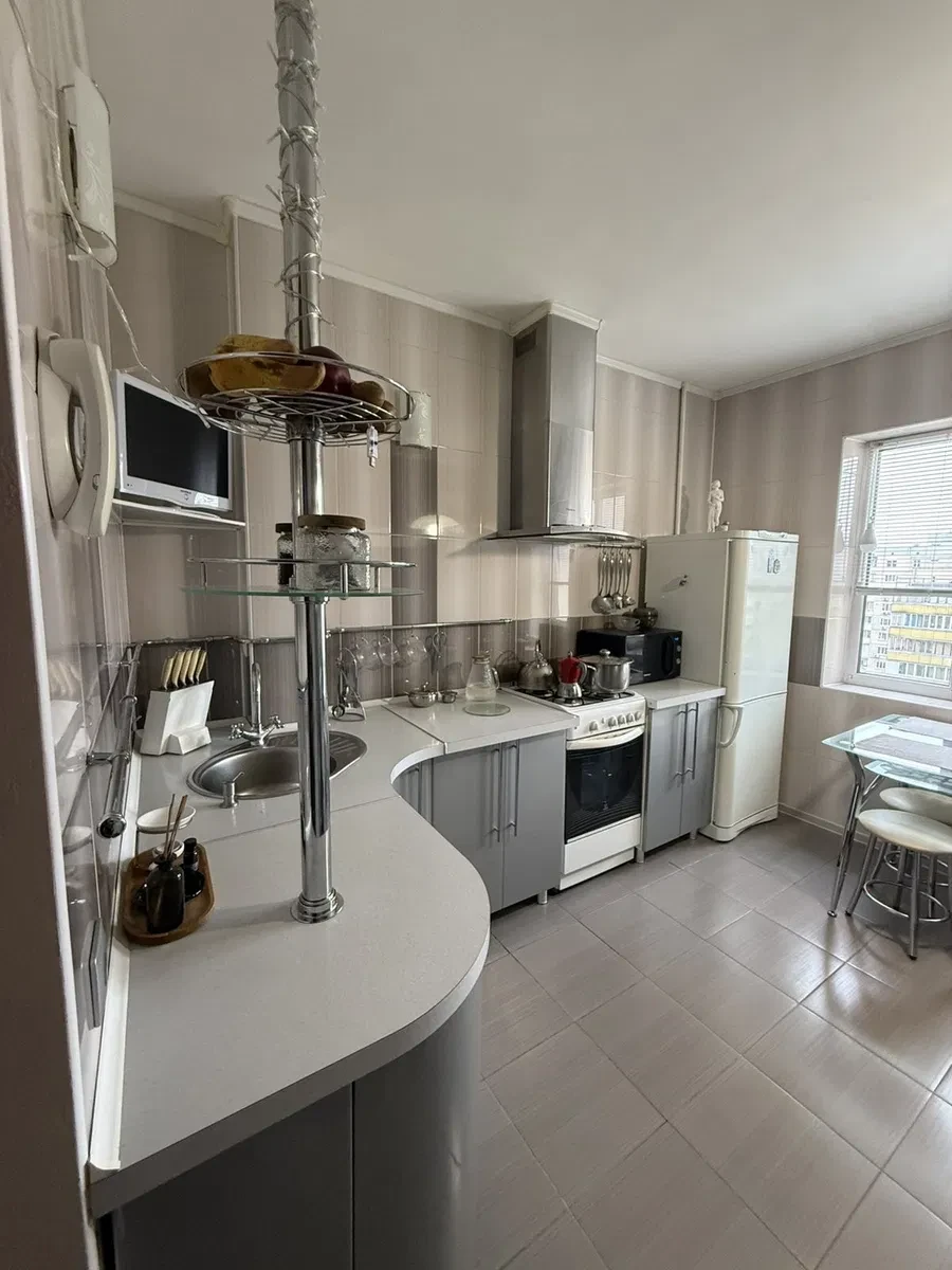 3-кімнатна квартира, Дарницький: авторський ремонт, лоджія 4,1 м²