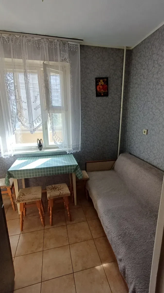 1-комнатная квартира, Дарницкий: балкон, метро в 10 минутах пешком, фото 3