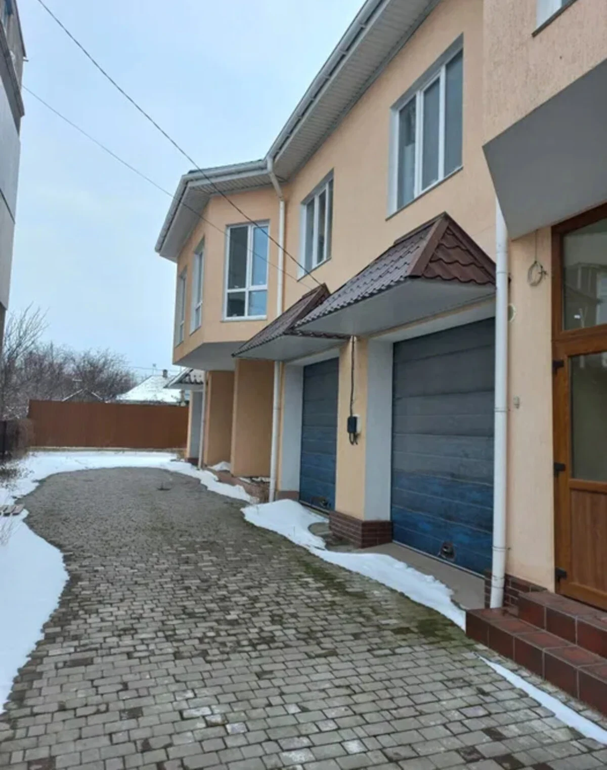 Таунхаус, Центральный: гараж, 2 сотки, газовое отопление