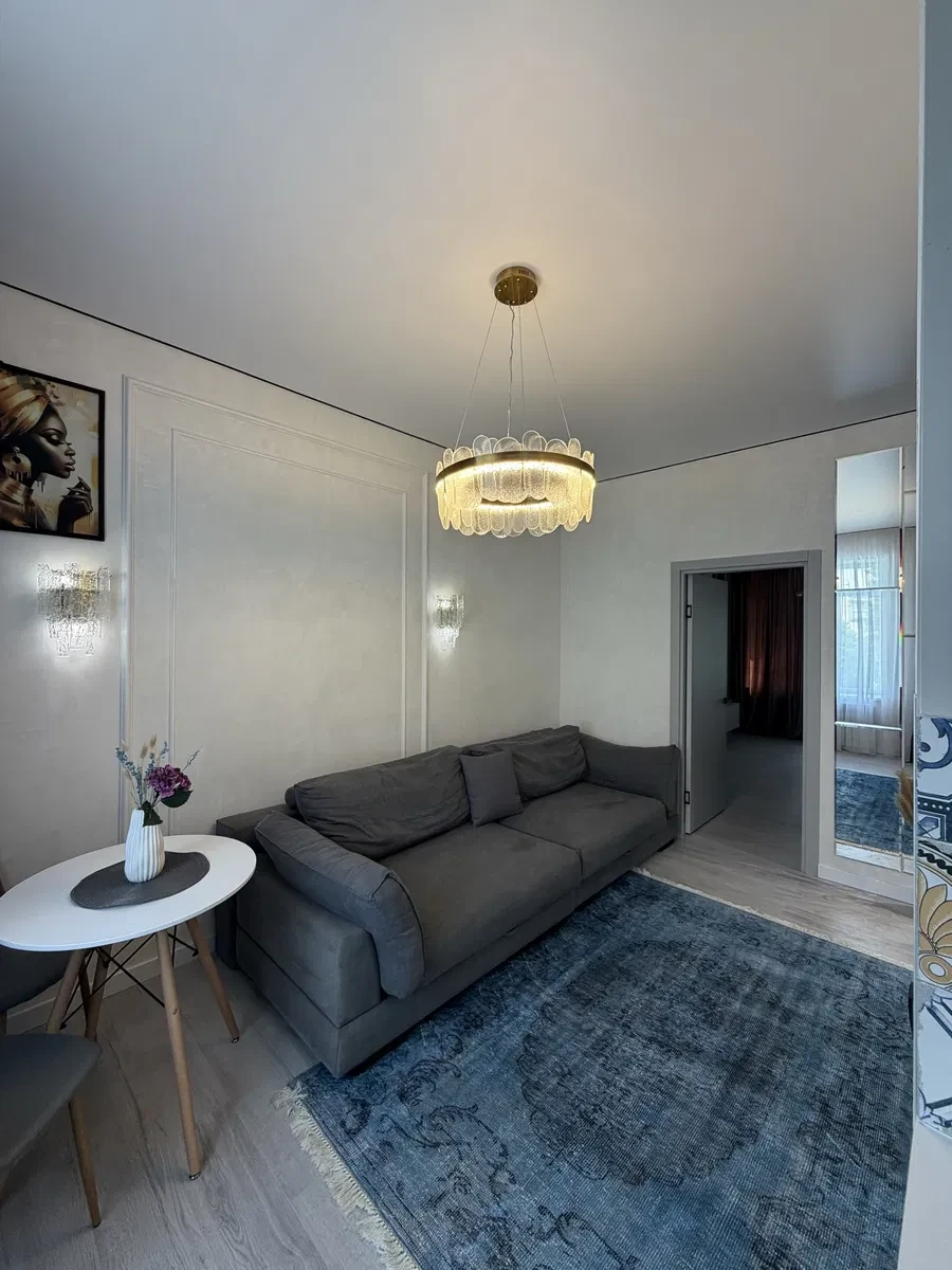2-комнатная квартира, Заводский: капремонт, кухня-студия, сталинка - фото 3