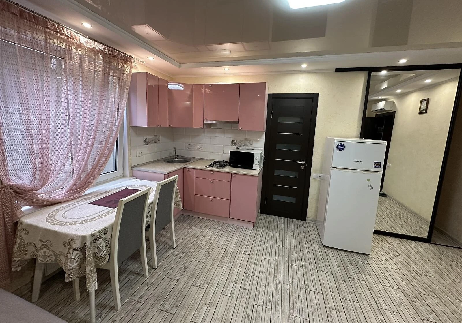 1-кімнатна квартира, Чубаївка: кухня-студія, паркомісце - фото 2