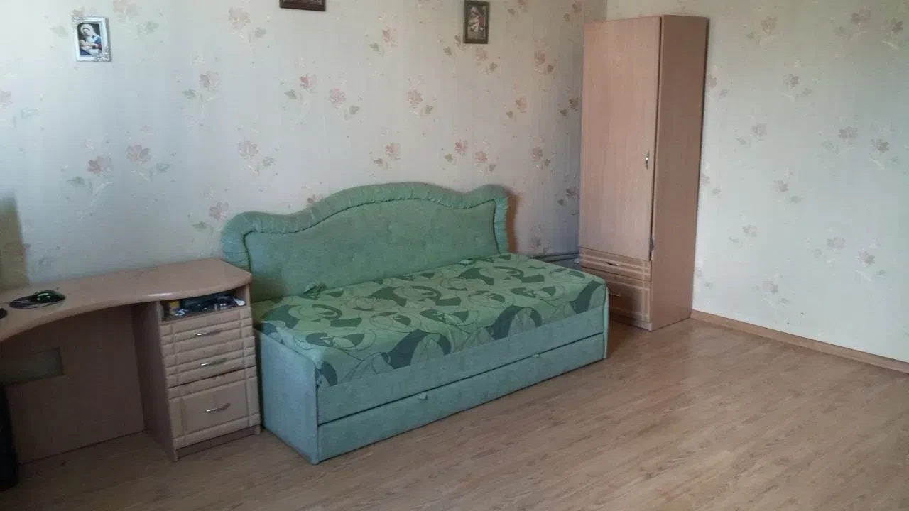 Напівособняк, Івано-Франківськ: закритий двір, автомісце - фото 1
