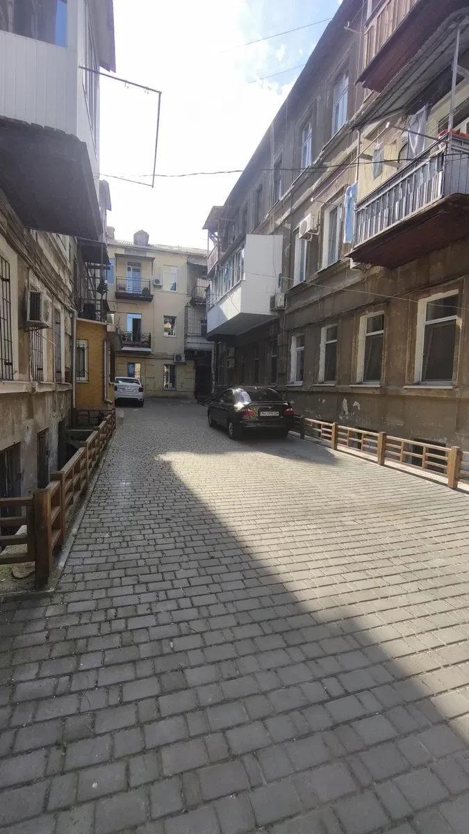 2-комнатная квартира, Приморский: фактически три комнаты, парковочное место
