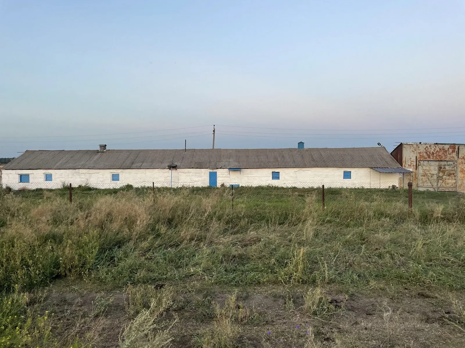 Господарський комплекс, Маяк: ферма, свердловина, 0,6 га в оренді
