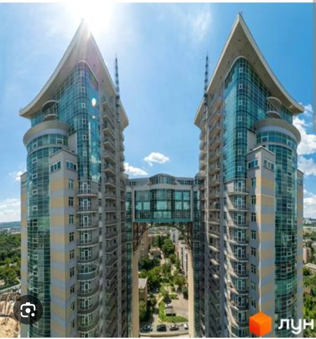 2-кімнатна квартира у ЖК Тріумф: паркомісце на 2 авто, панорамний вид - фото 1