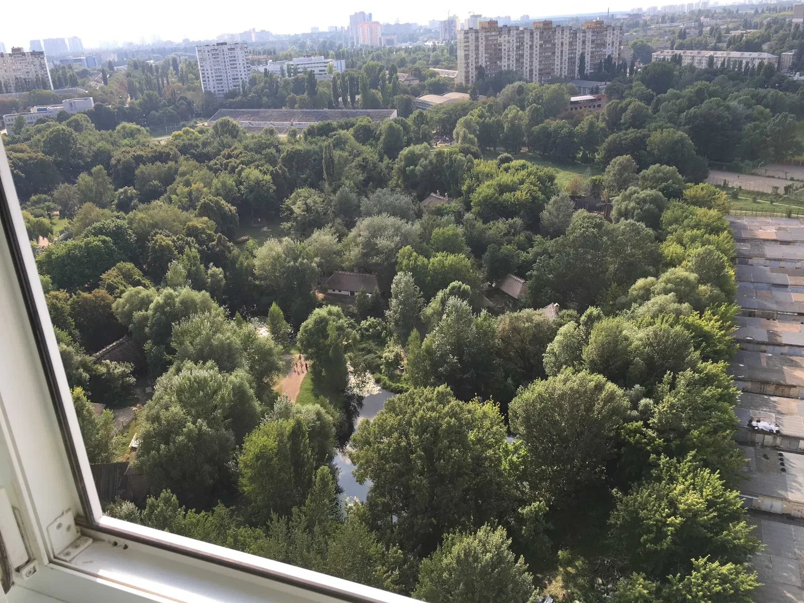 Євродвушка, Солом'янський: генератор і сонячні панелі, вид на парки - фото 1