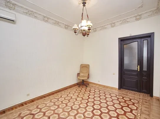 Офіс, Приморський: 5 кабінетів, діючий хостел, балкон - фото 4