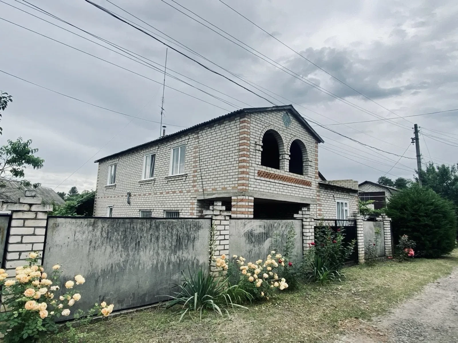 Будинок, Ізюм: продаж за сертифікатом, гараж, вихід до луків - фото 2