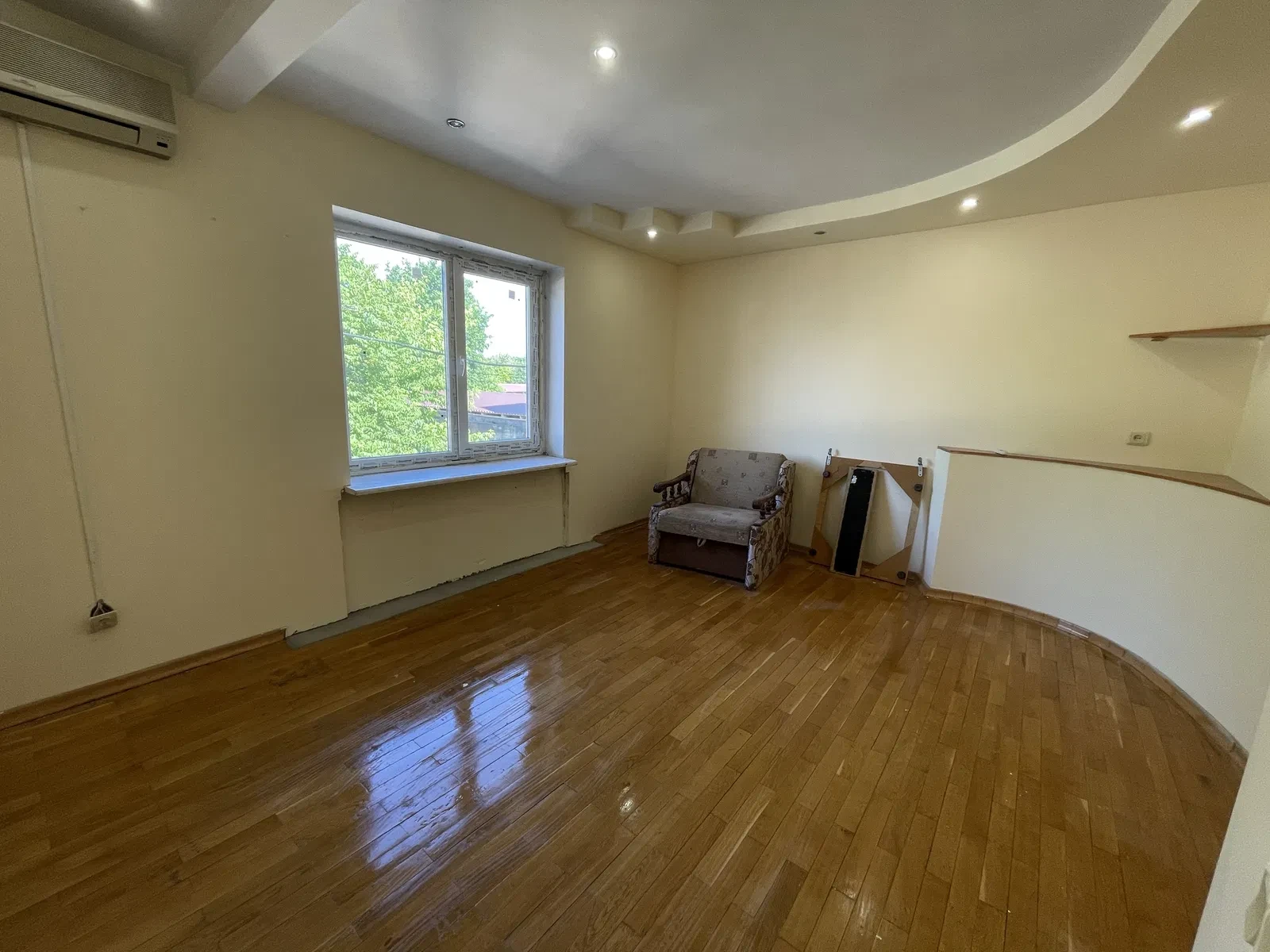 Офіс, Київський: сауна, власний санвузол, гостьовий паркінг - фото 1