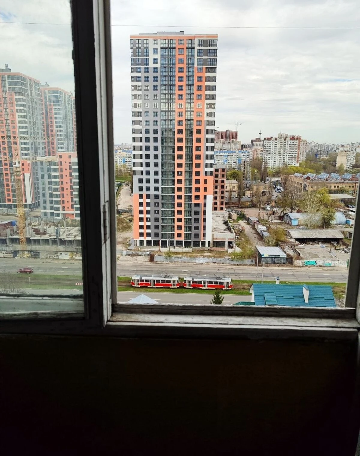 1-комнатная квартира, Вышгородский массив: панельные стены, внутренний двор - фото 2