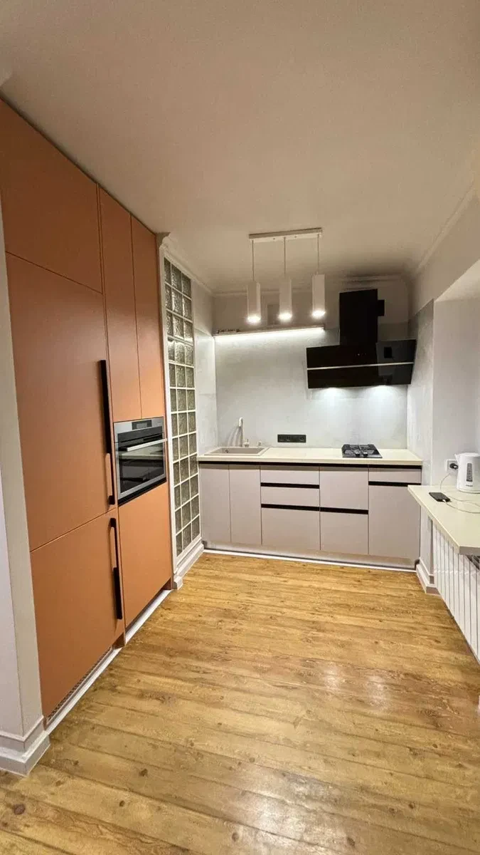 3-кімнатна квартира, Приморський: кухня-вітальня 20 м², можна з дітьми - фото 2
