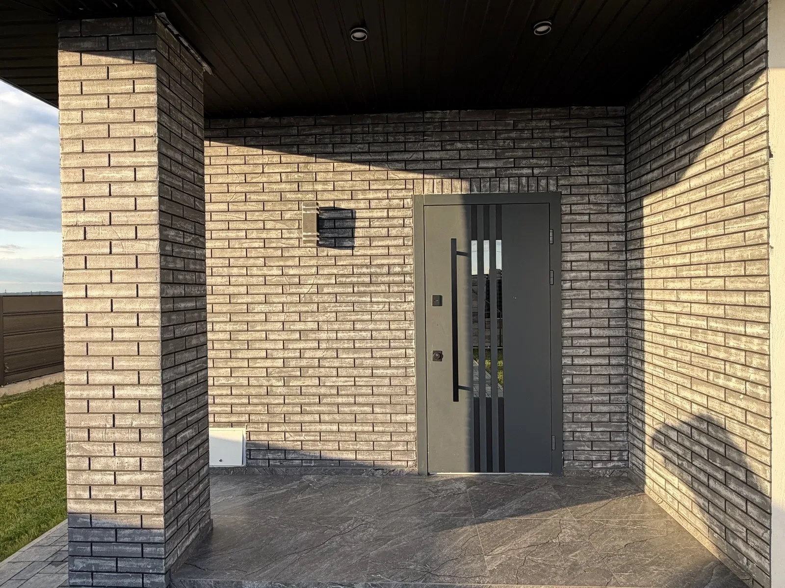 Будинок, Рівне: дизайнерський ремонт, камін, зарядка для електромобіля - фото 3