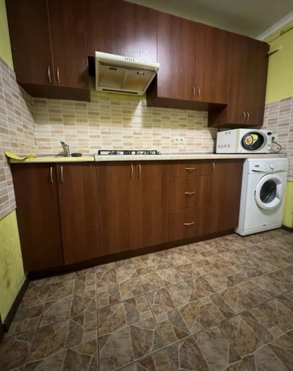 3-кімнатна квартира, Ужгород: євроремонт, газове опалення - фото 1