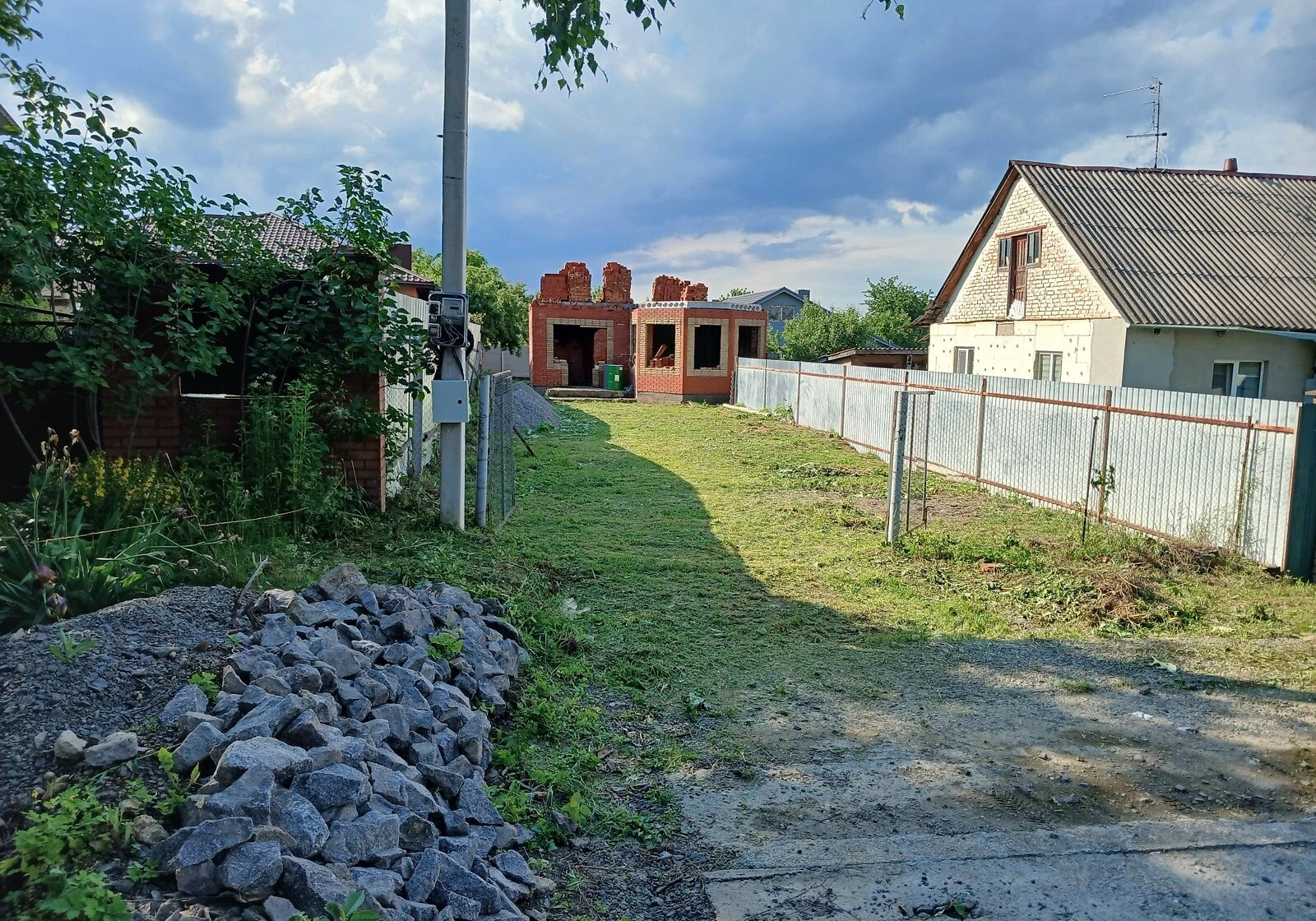 Будинок, Старе місто: ділянка 6.3 сотки, коробка без даху - фото 1