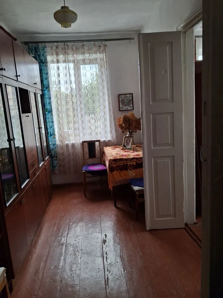 Частина будинку, Центр: центральні комунікації, 3 сотки землі