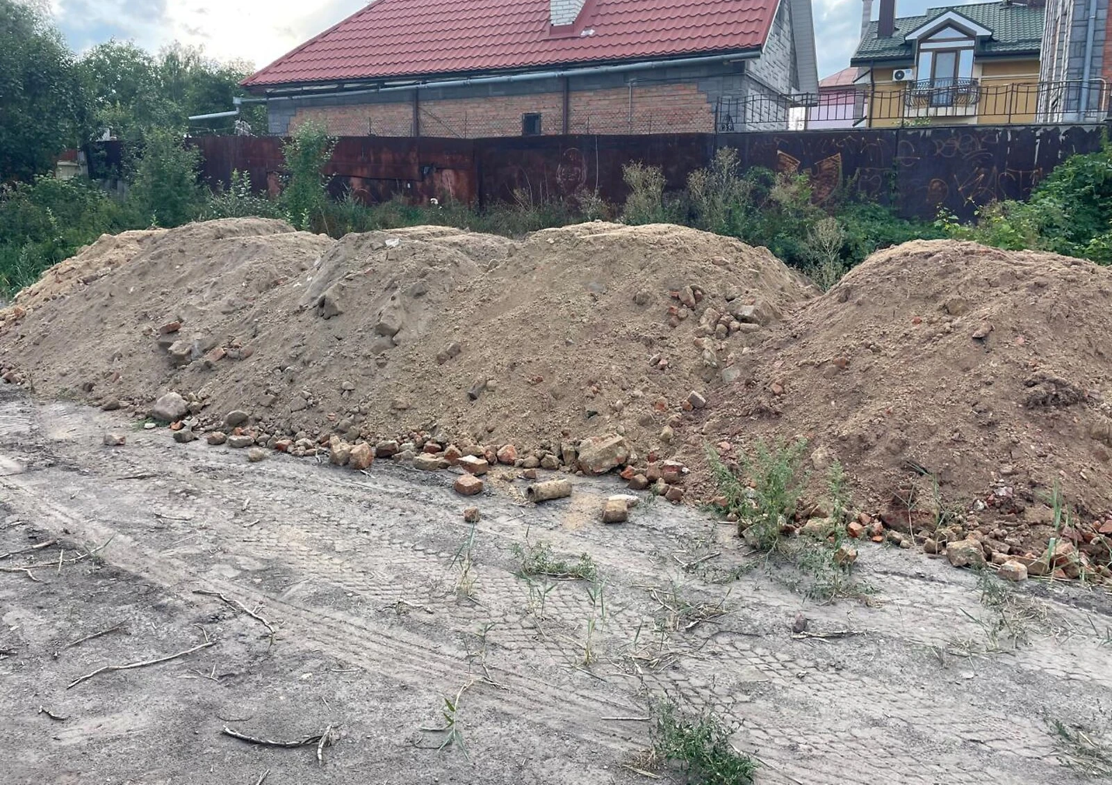 Ділянка 10 соток, Червоноград: житлова забудова, природне озеро - фото 4