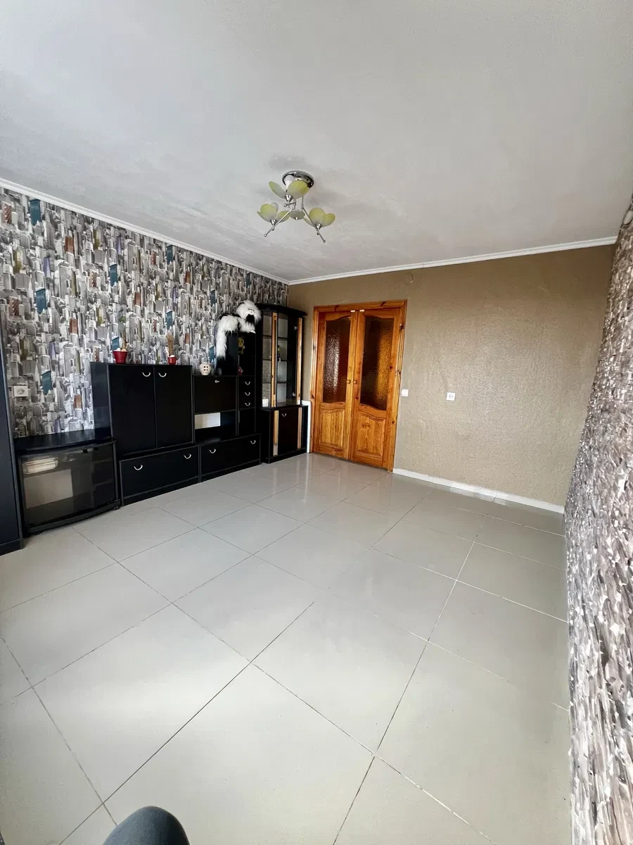 2-кімнатна квартира, Шостка: гараж 108 м², погріб та оглядова яма - фото 4