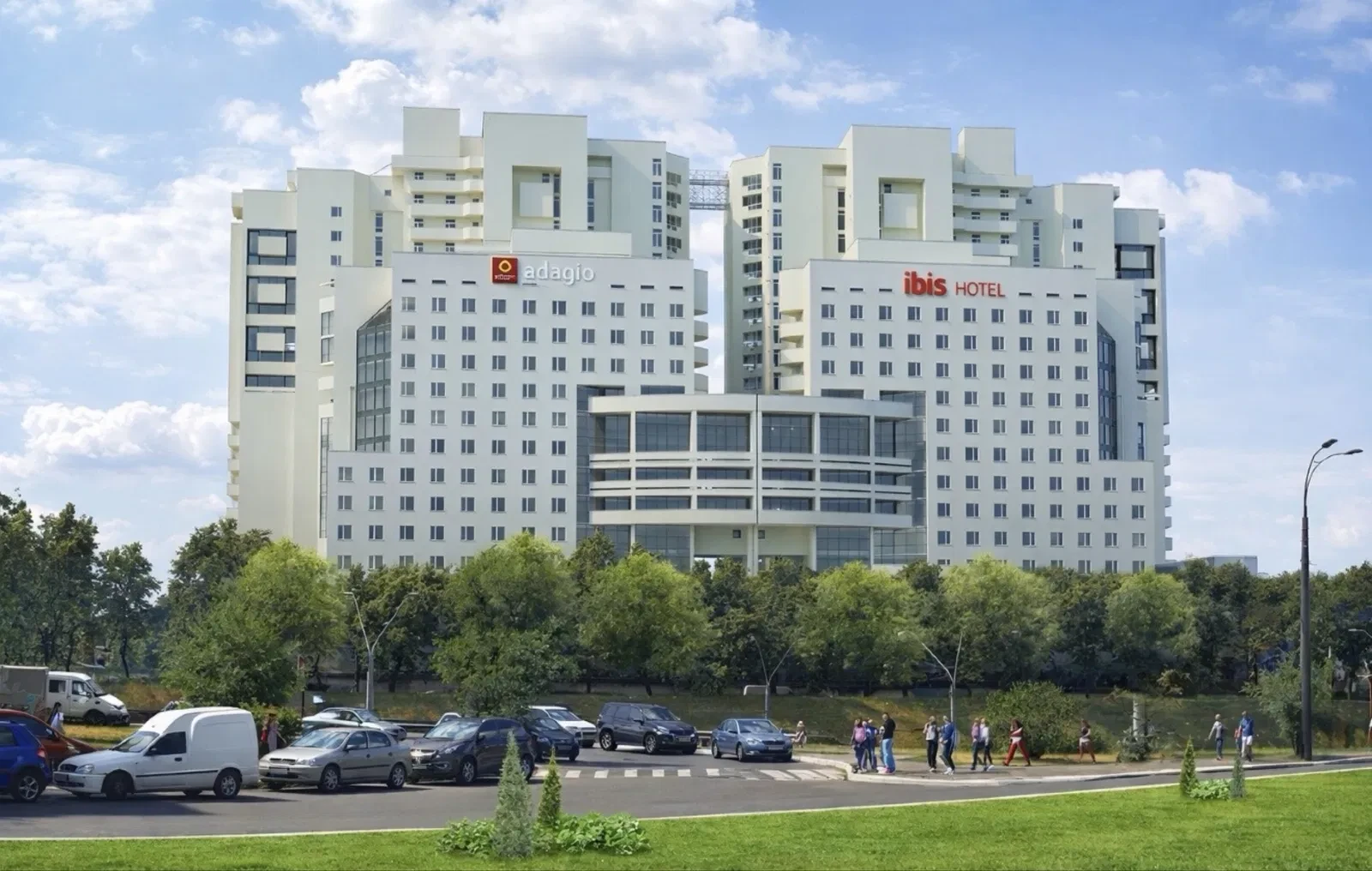 2-кімнатна квартира у ЖК Берестейський: 3 хв до метро, паркінг