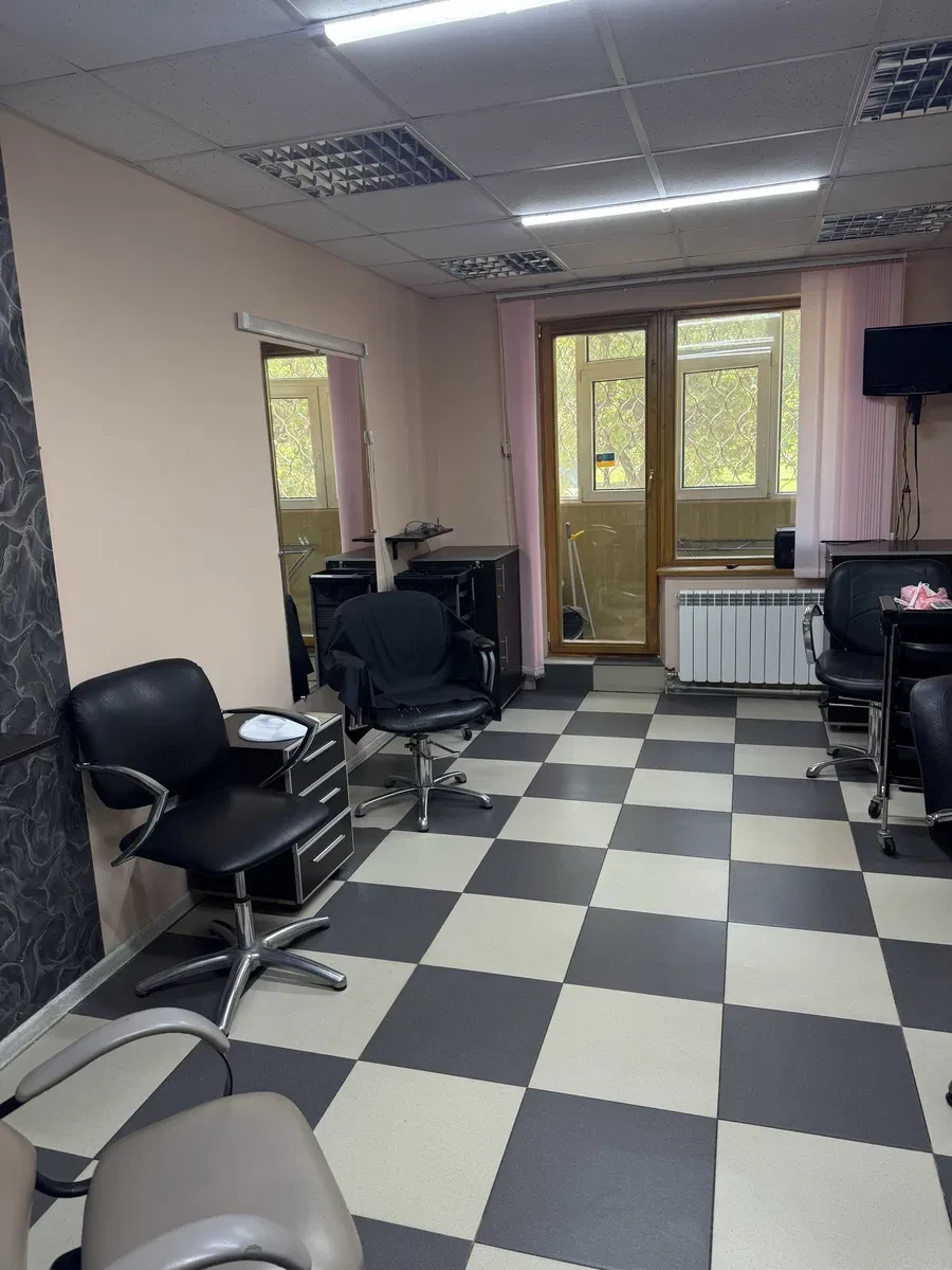 Перукарня, Салтівський: фасадне, біля метро Студентська - фото 1