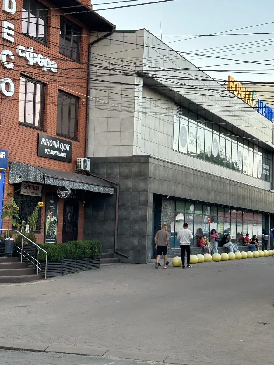Приміщення, Боярка: вихід на парковку «Фори», панорамні вікна - фото 3