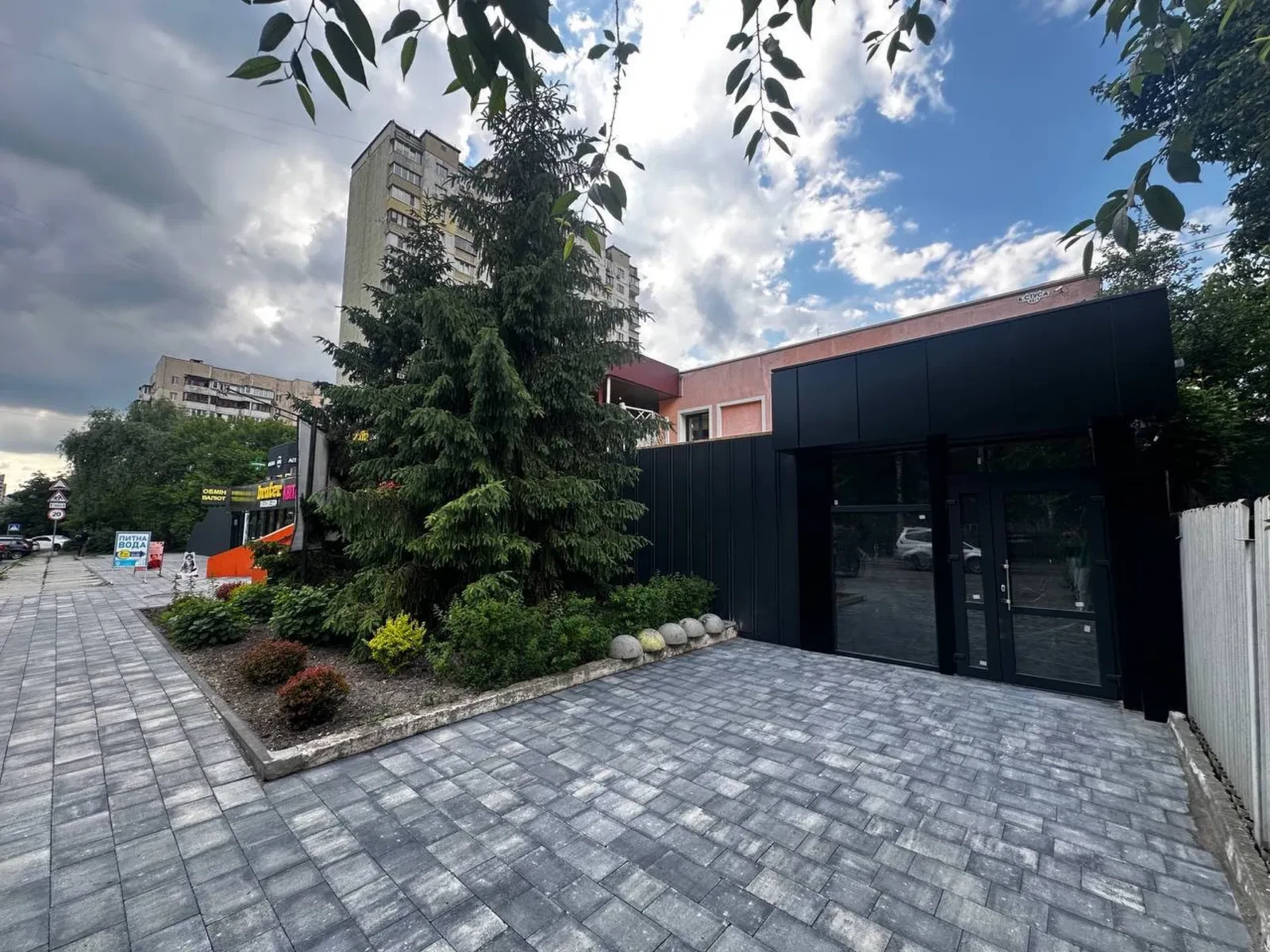 Магазин, Святошинський: фасадне, резервне живлення, панорамні вікна - фото 1