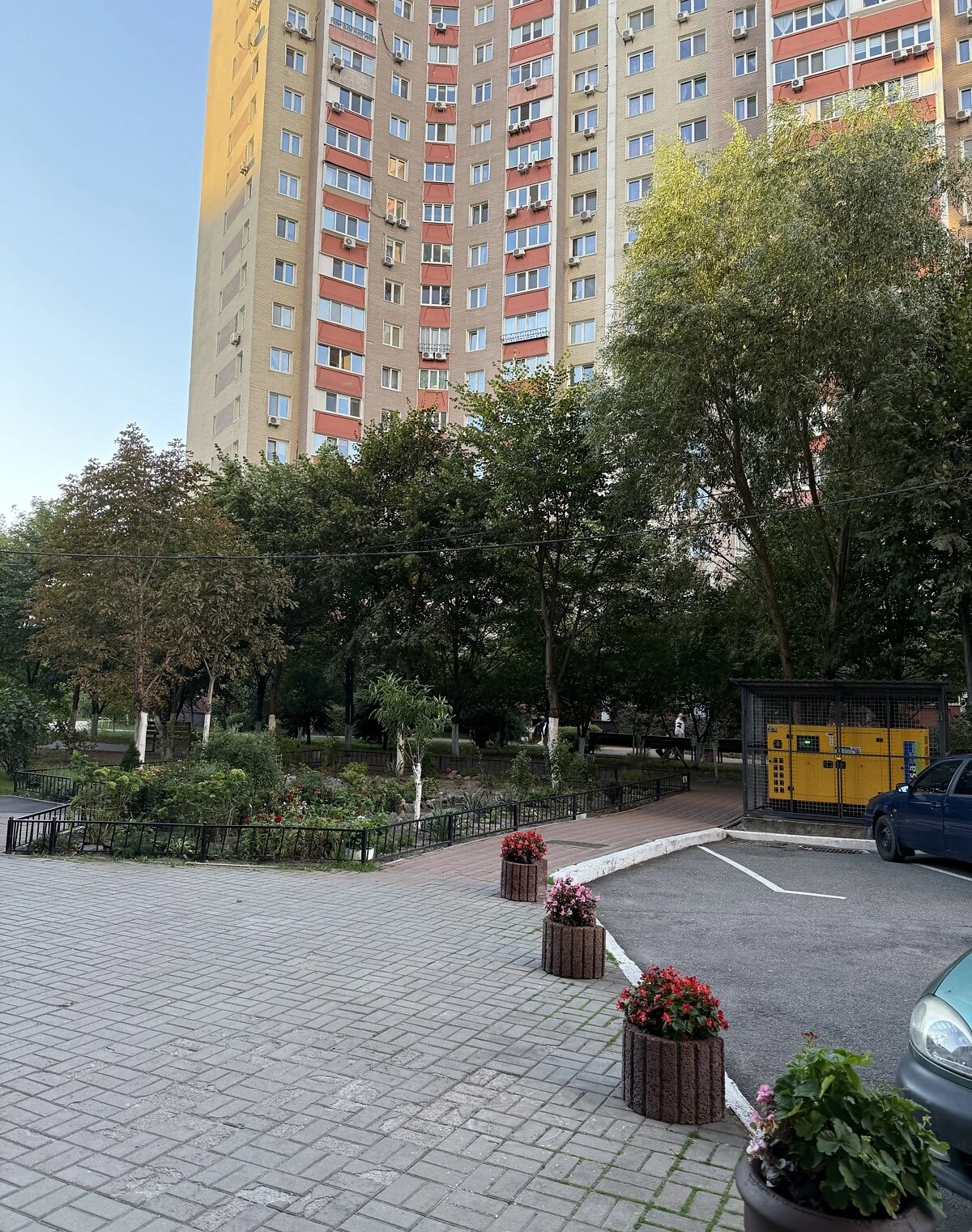 3-кімнатна квартира, Позняки: ліфт, вода й опалення без світла - фото 1