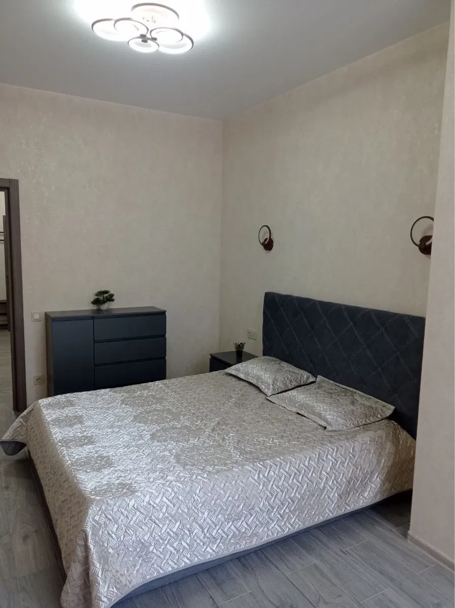 1-кімнатна квартира у ЖК Аквамарин: кухня-студія, сучасний ремонт, фото 5