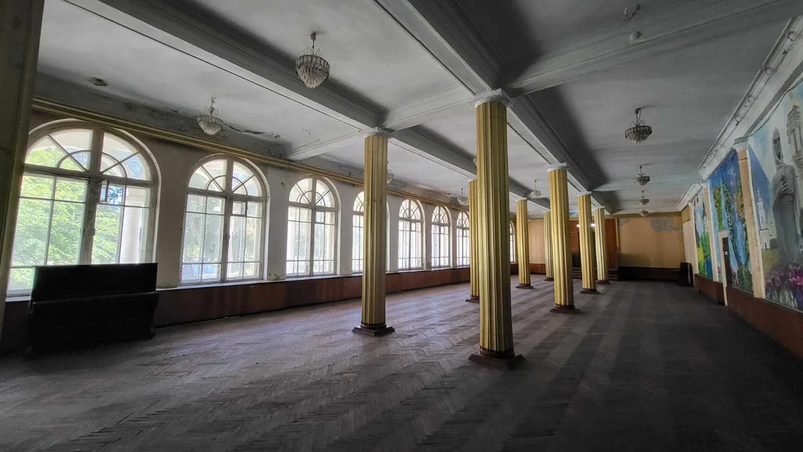 Помещение, Деснянский: панорамные окна, парковочное место - фото 3