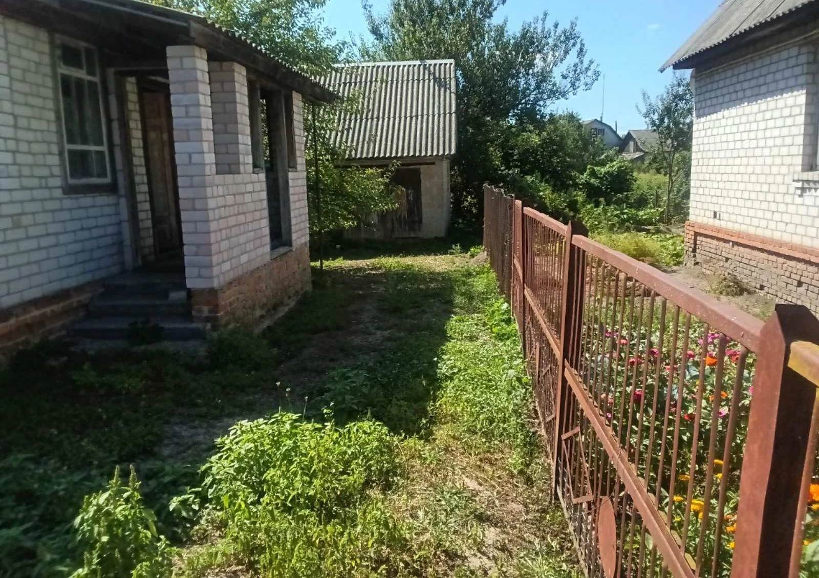 Будинок, Мена: ділянка 500 м², веранда, гараж - фото 2