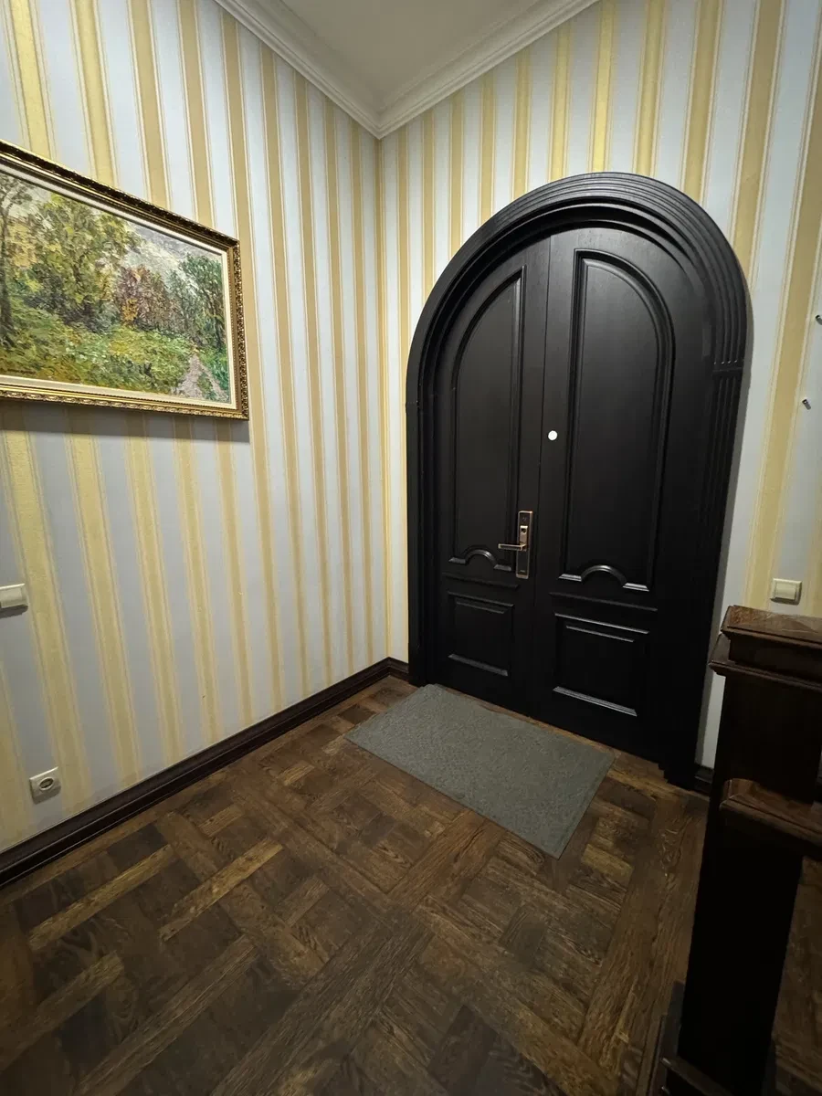 Офіс, Печерський: генератор 110 кВА, 1 місце, метро Університет 15 хв - фото 2