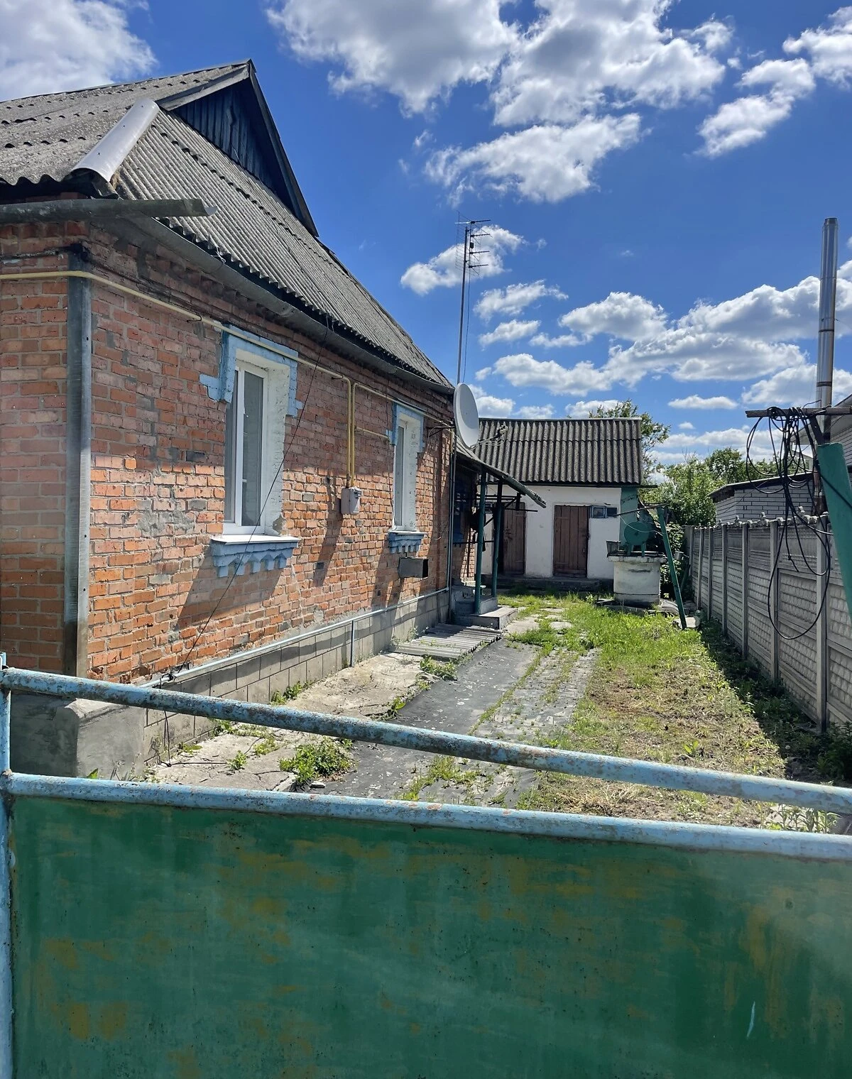 Будинок, Турбів: криниця, сад