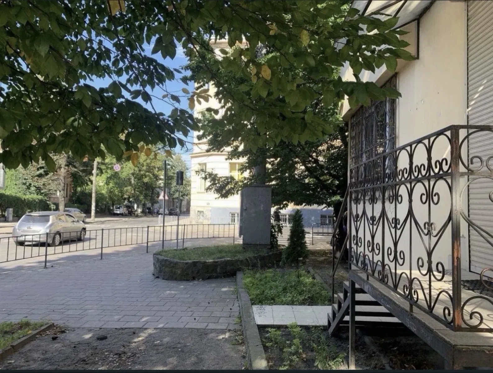 Помещение, Франковский: угловое на переходе, место для летней площадки, фото 2
