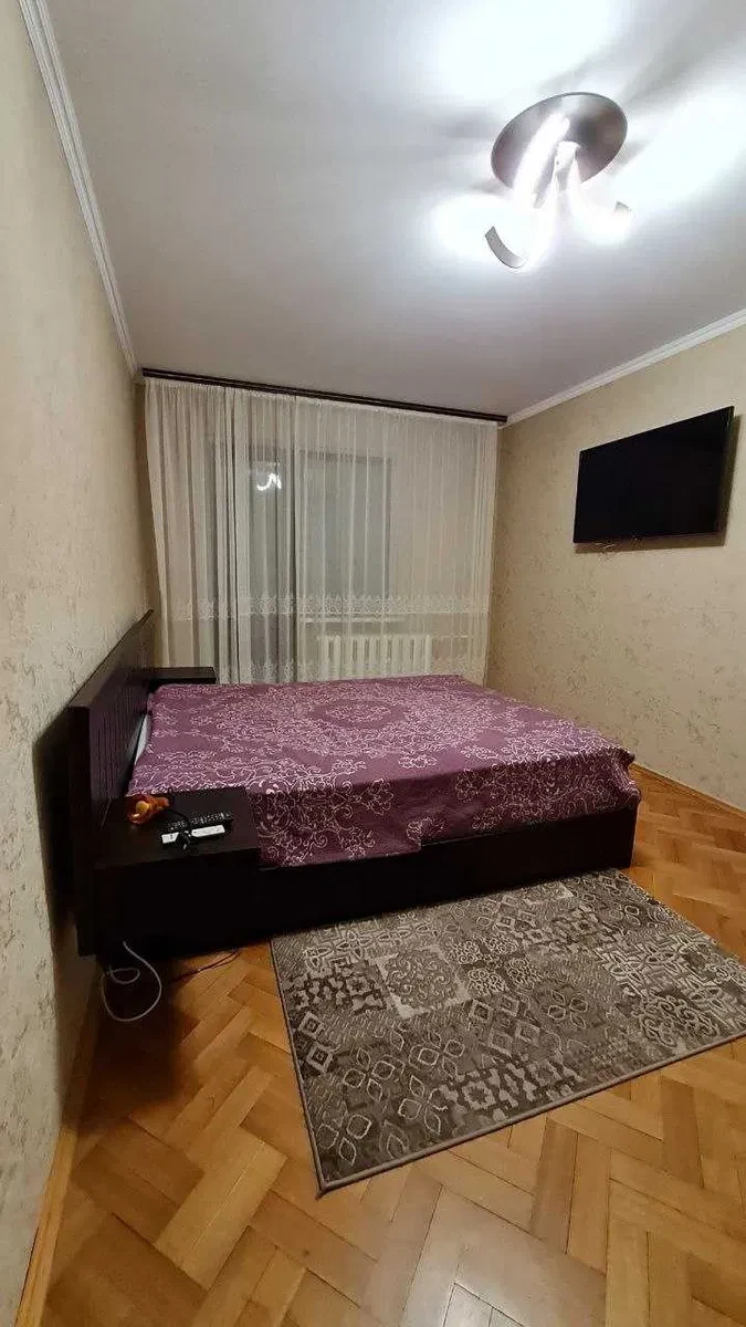 1-кімнатна квартира, Подільський: вид на сквер Кузьми Скрябіна, фото 5