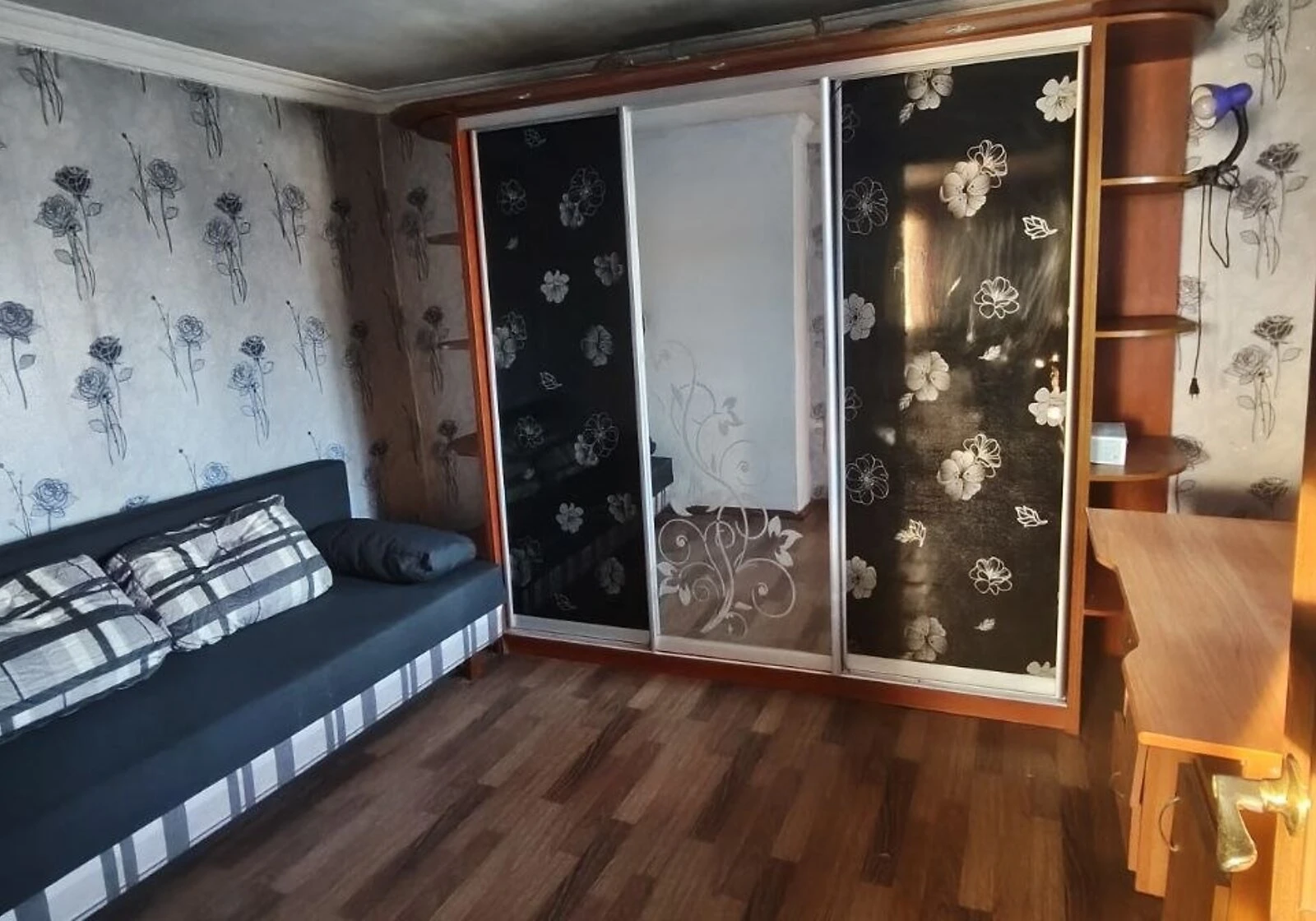 Будинок, Козелець: гараж у дворі, сарай