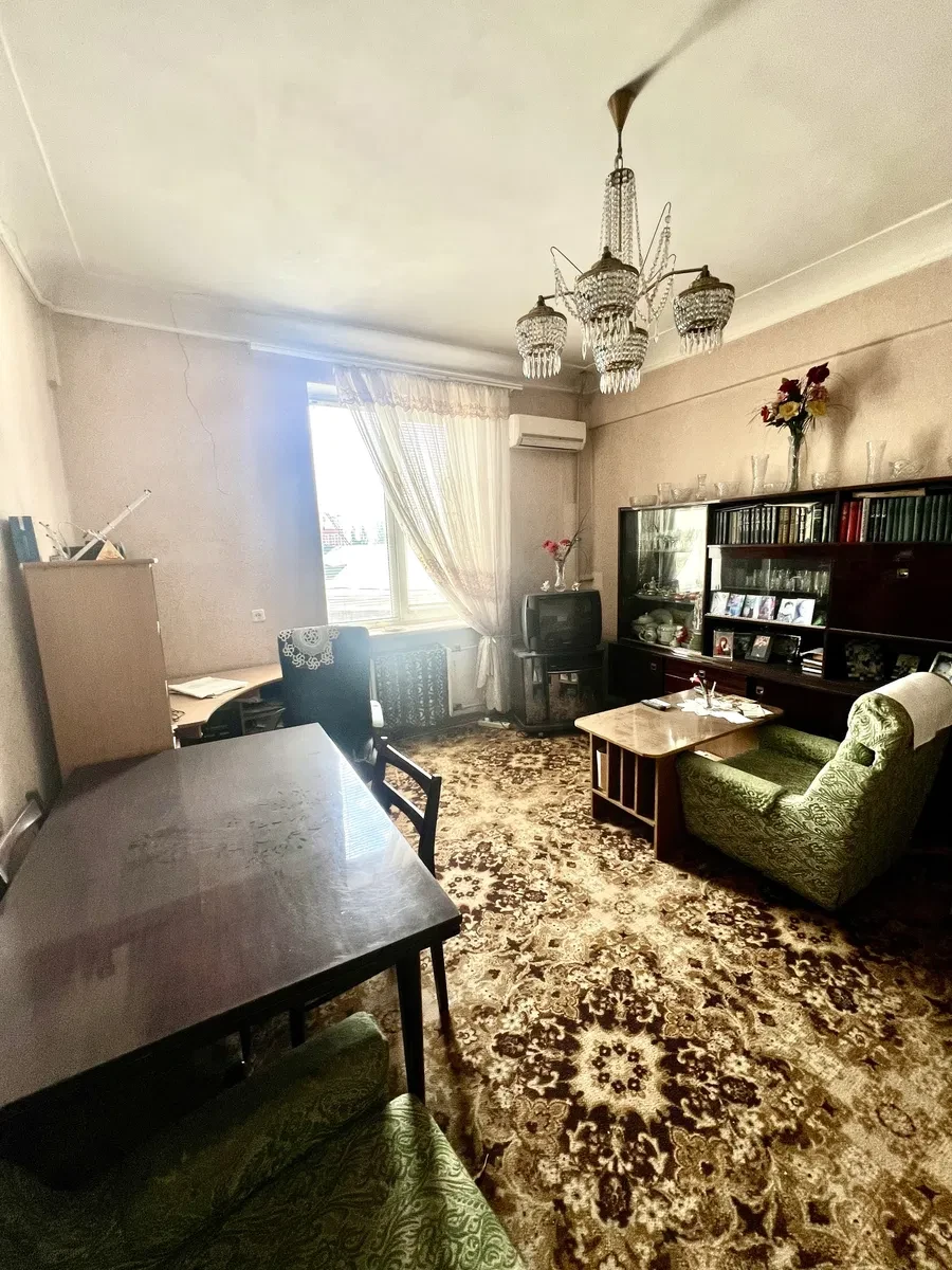 2-кімнатна квартира, Покровський: сталінка, роздільні кімнати