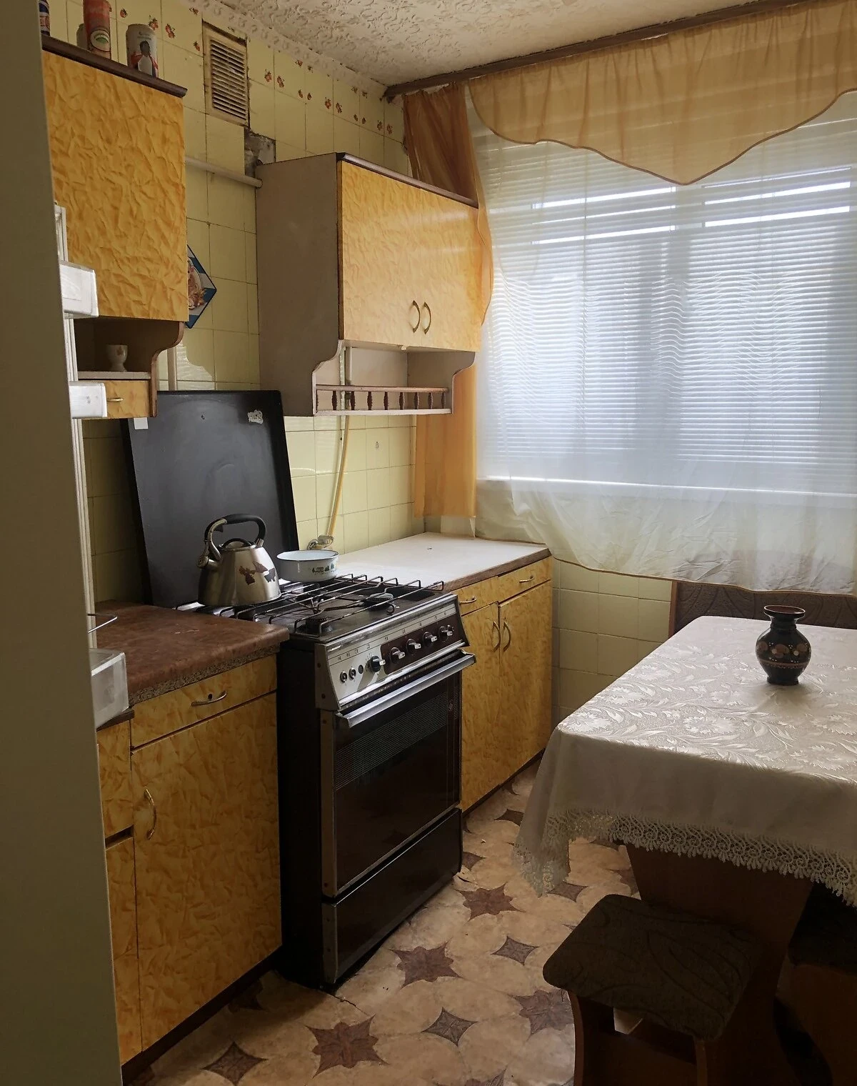 3-кімнатна квартира, ЮТЗ: косметичний ремонт, силікатна цегла - фото 1