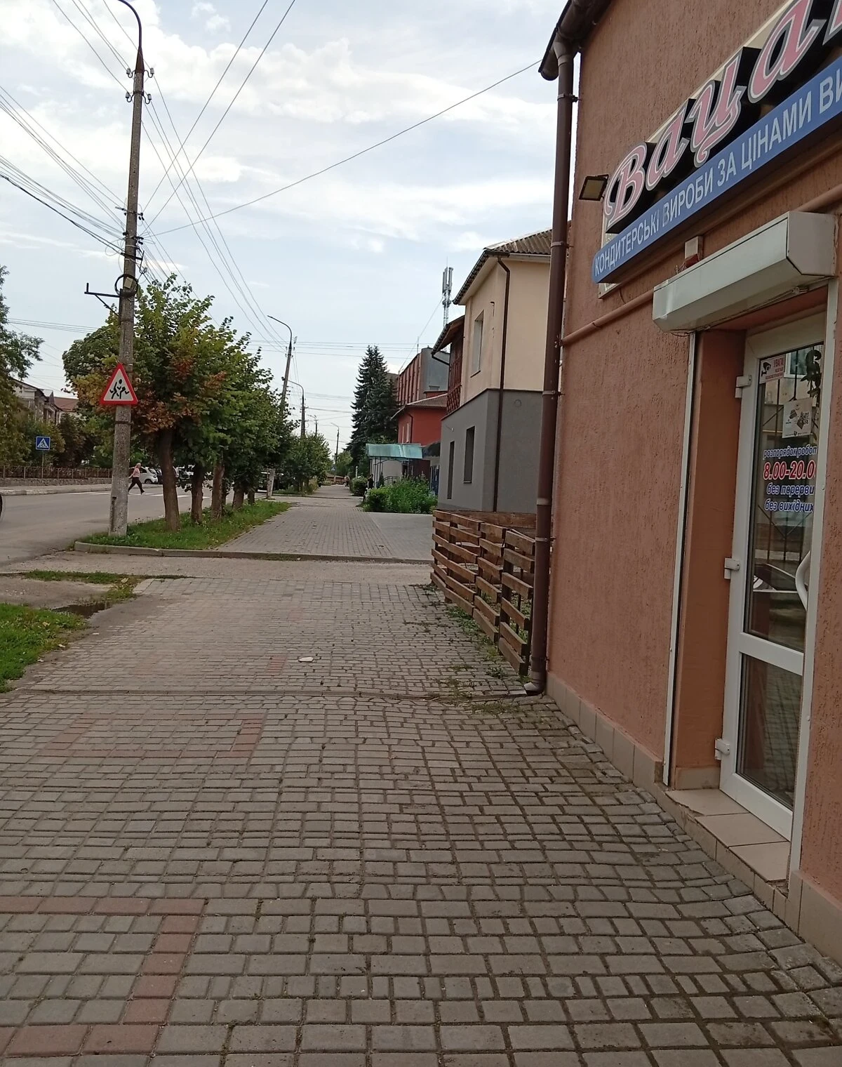 Приміщення, Ізяслав: без порогів, відеоспостереження, відкрита стоянка - фото 1