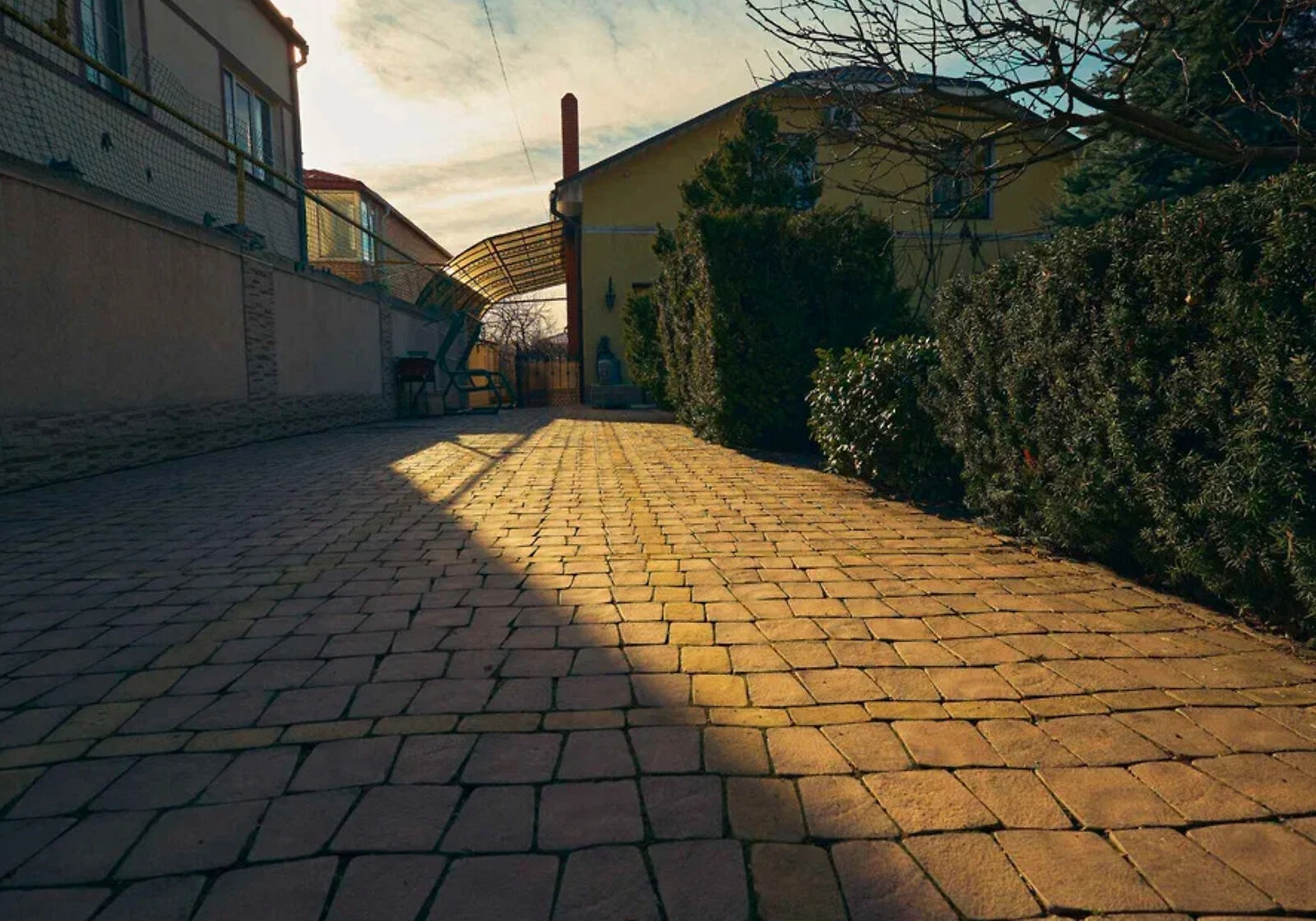 Будинок, Київський: гараж із підвалом, тераса, сад - фото 1