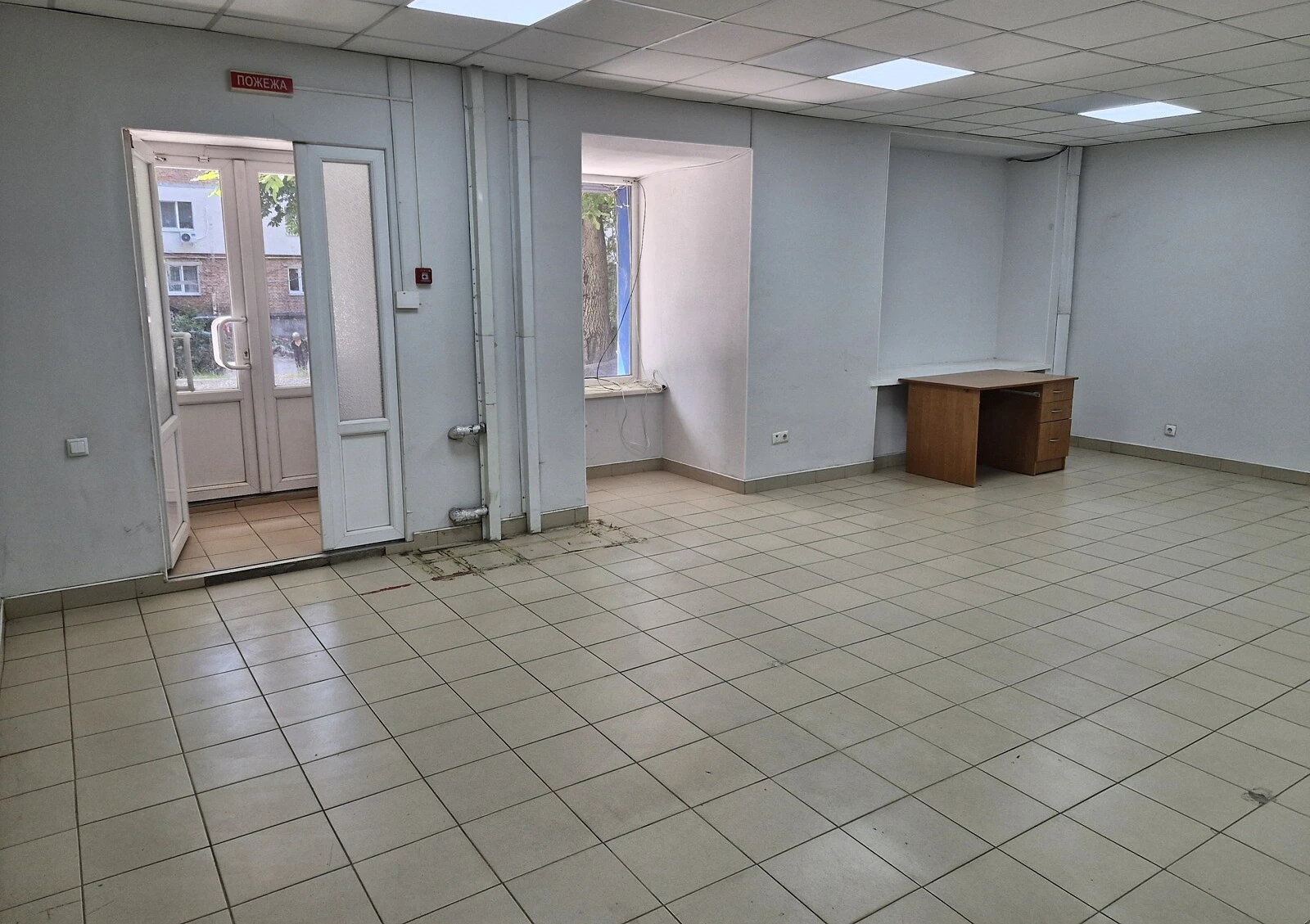 Комерційне приміщення, Виставка: 1-й поверх, відкрита стоянка - фото 4