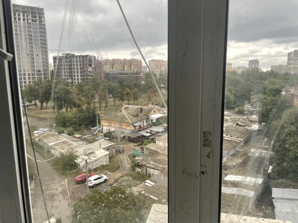1-комнатная квартира, Приморский: кирпичный дом, вид во двор, фото 4