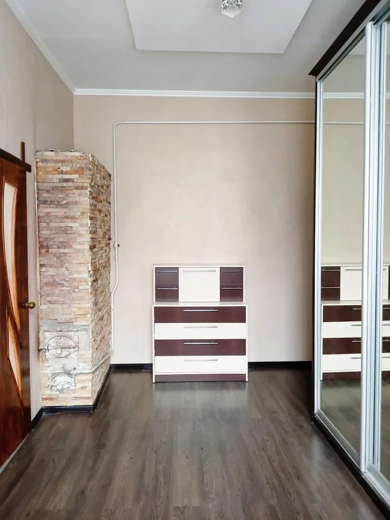 2-кімнатна квартира, Бердичів: власне опалення, частково мебльована, фото 2