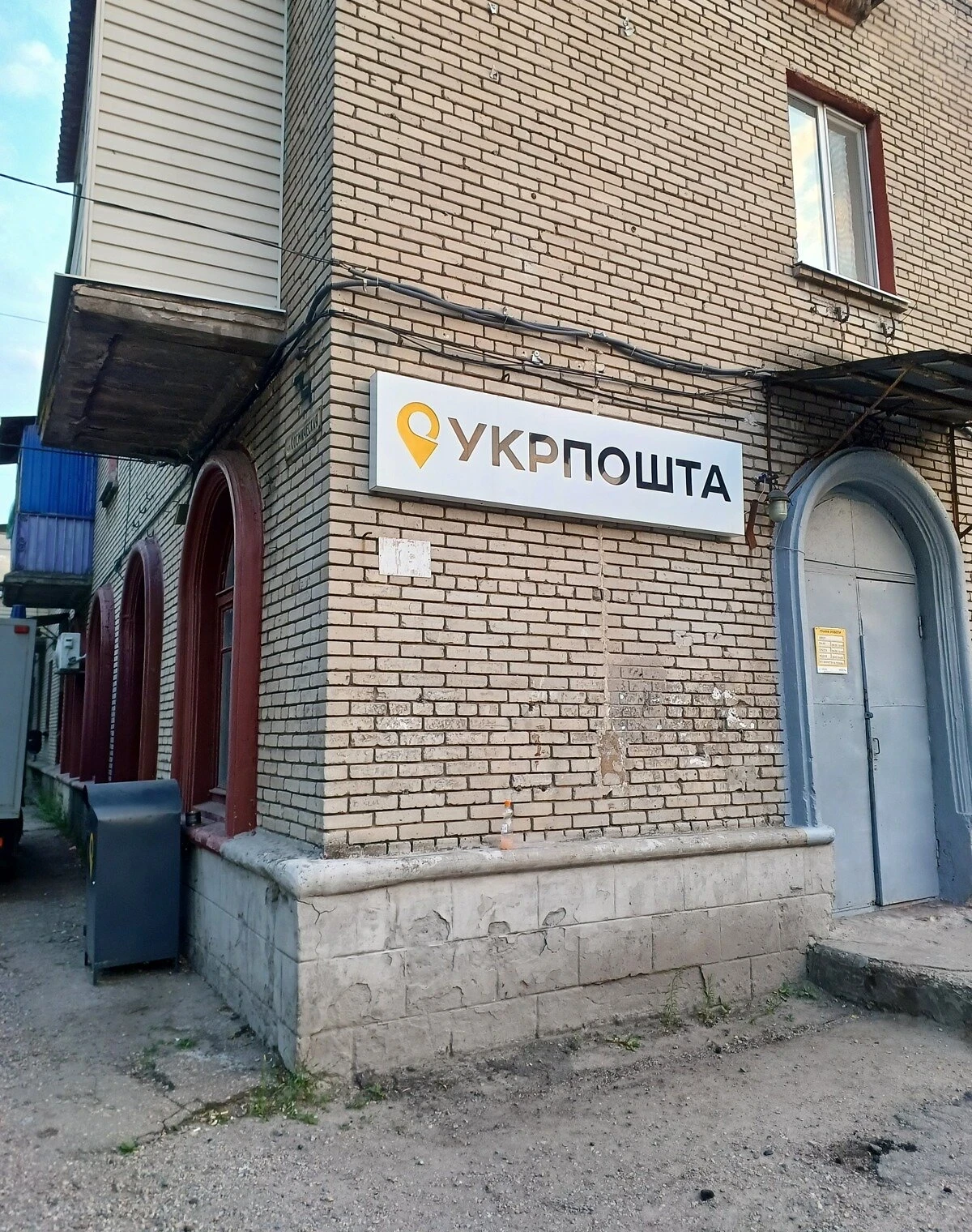 3-кімнатна квартира, Комунарський: цегляні стіни, укриття без сходинок - фото 2